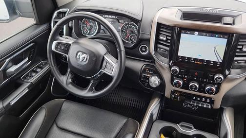 Ivory White Tri-Coat Pearlcoat 2022 RAM 1500 Laramie