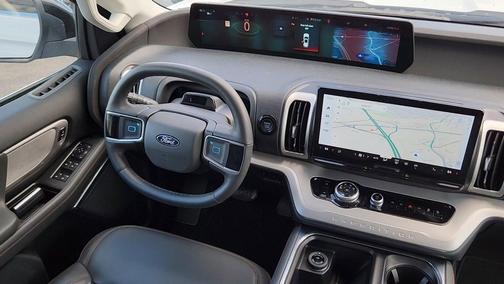 Oxford White 2025 Ford Expedition Active