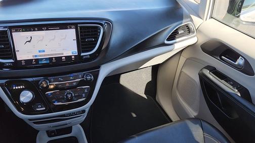 Bright White Clearcoat 2024 Chrysler Pacifica Touring L