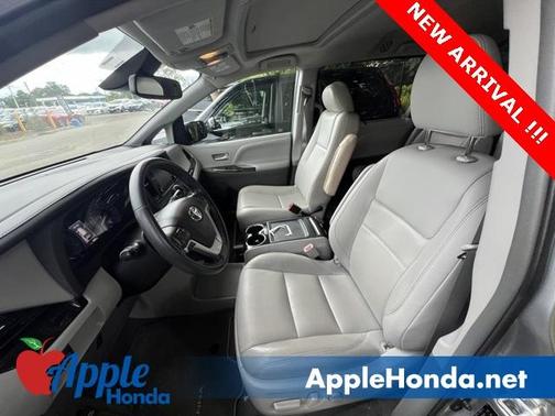 2018 Toyota Sienna XLE