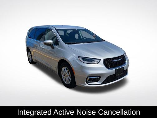 Silver Mist Clearcoat 2023 Chrysler Pacifica Touring-L