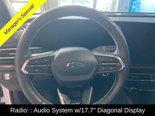 White 2025 Chevrolet Traverse Z71