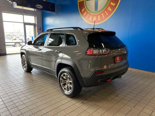 2022 Jeep Cherokee Trailhawk