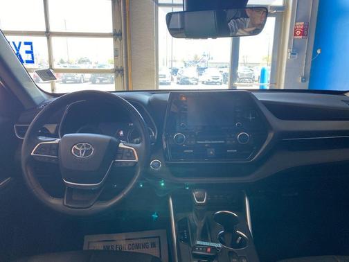 2022 Toyota Highlander Hybrid Hybrid XLE