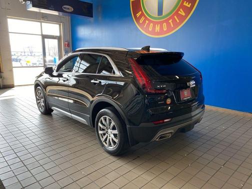 2022 Cadillac XT4 Premium Luxury