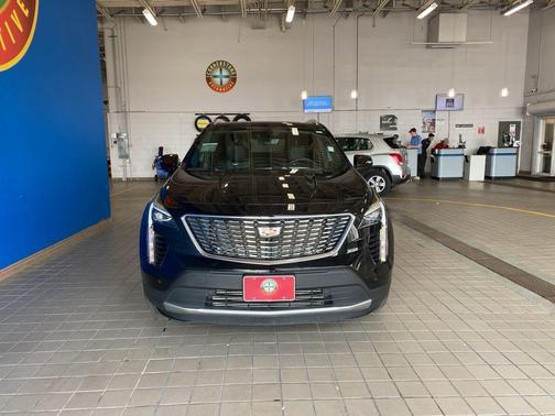 2022 Cadillac XT4 Premium Luxury