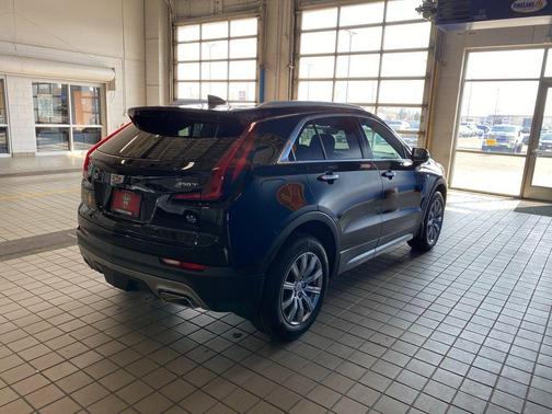 2022 Cadillac XT4 Premium Luxury