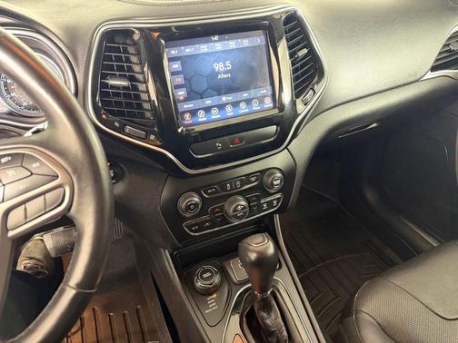 Gray 2019 Jeep Cherokee Limited