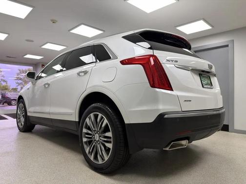 Crystal White Tricoat 2017 Cadillac XT5 Premium Luxury