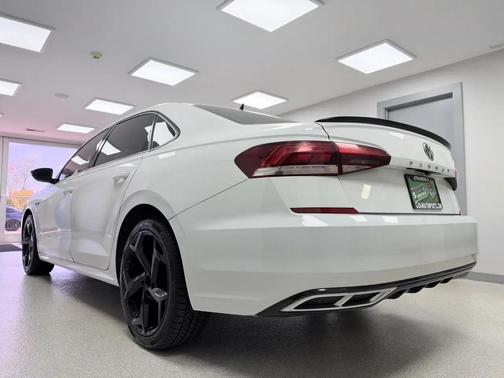 Pure White 2021 Volkswagen Passat 2.0T R-Line