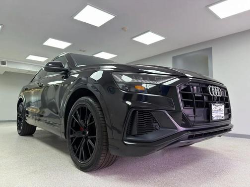 BLACK 2020 Audi Q8 55 Prestige