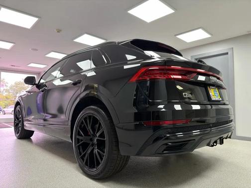 BLACK 2020 Audi Q8 55 Prestige