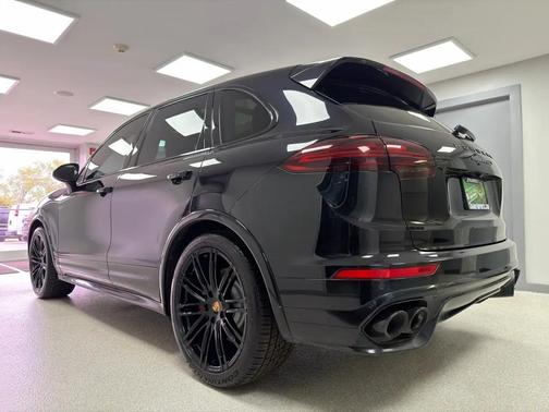 BLACK 2017 Porsche Cayenne GTS