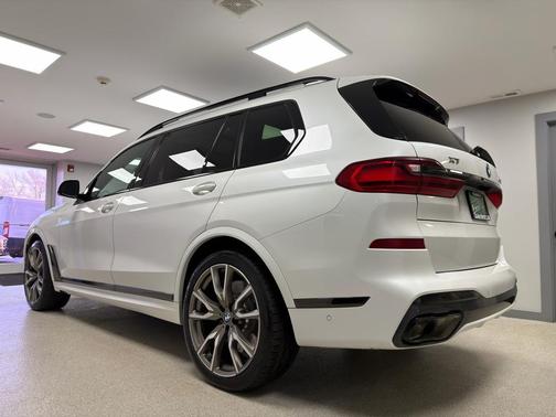2021 BMW X7 M50i