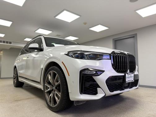 2021 BMW X7 M50i