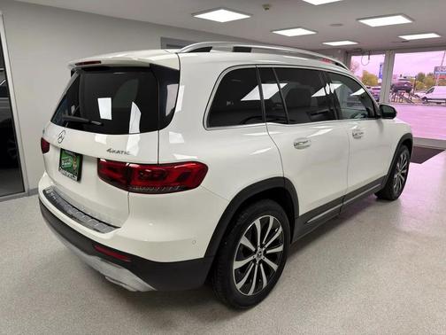 WHITE 2022 Mercedes-Benz GLB 250 4MATIC