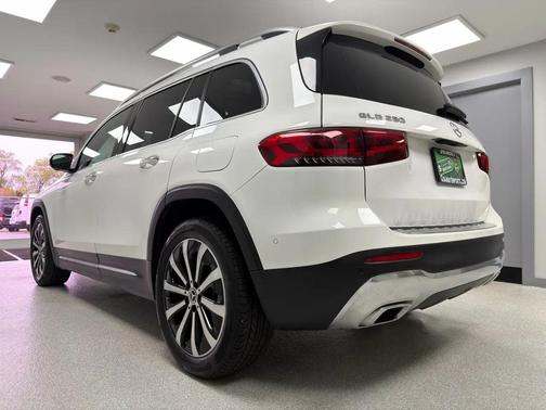 WHITE 2022 Mercedes-Benz GLB 250 4MATIC