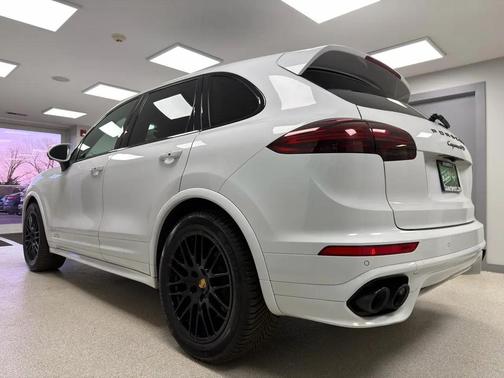 2016 Porsche Cayenne GTS