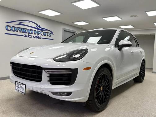 2016 Porsche Cayenne GTS