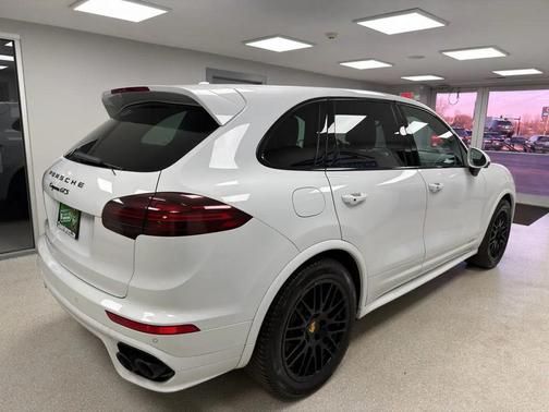 2016 Porsche Cayenne GTS