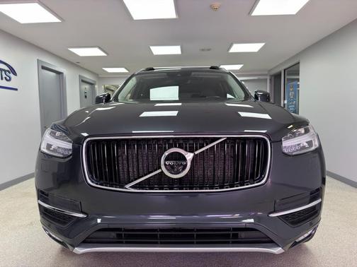 2017 Volvo XC90 T6 Momentum