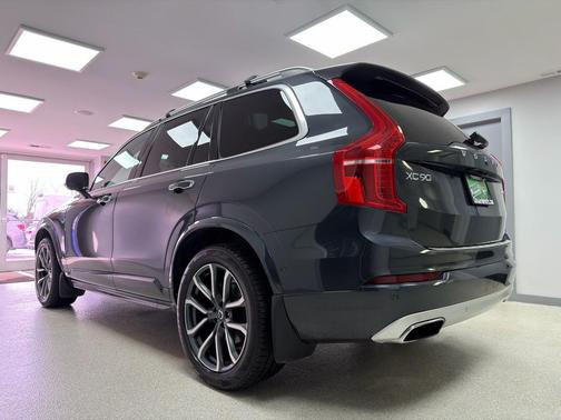 2017 Volvo XC90 T6 Momentum