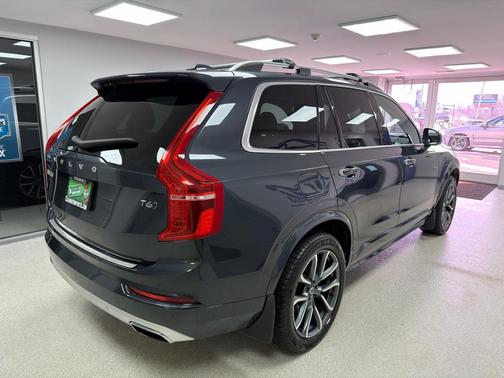 2017 Volvo XC90 T6 Momentum