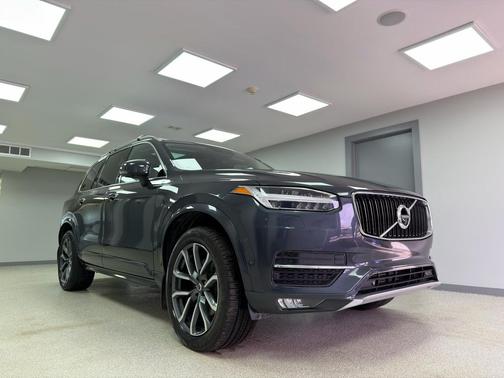 2017 Volvo XC90 T6 Momentum