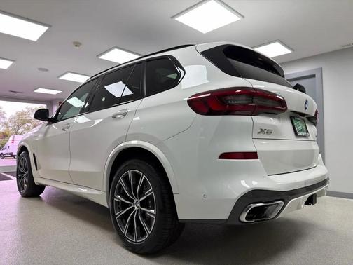 Alpine White 2021 BMW X5 PHEV xDrive45e