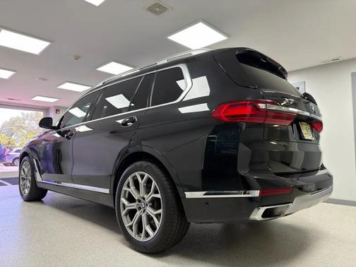 BLACK 2020 BMW X7 xDrive40i