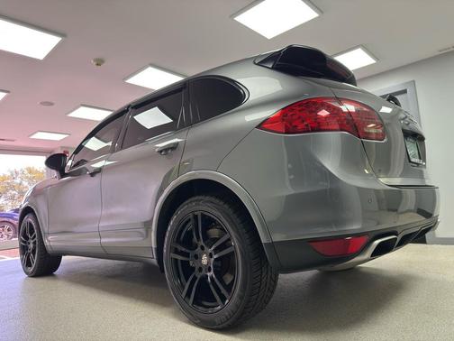 2014 Porsche Cayenne Platinum Edition