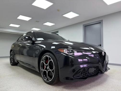 Vulcano Black Metallic 2024 Alfa Romeo Giulia Veloce AWD