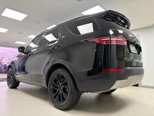 BLACK 2017 Land Rover Discovery HSE