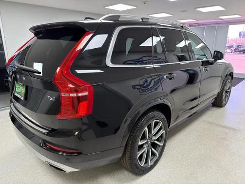 2019 Volvo XC90 T6 Momentum