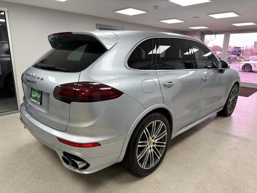 Rhodium Silver Metallic 2016 Porsche Cayenne GTS