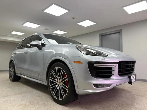 Rhodium Silver Metallic 2016 Porsche Cayenne GTS