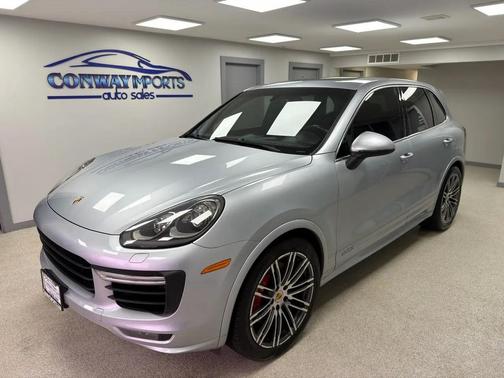 Rhodium Silver Metallic 2016 Porsche Cayenne GTS