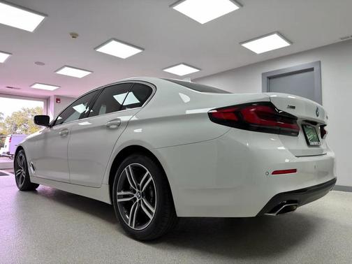 Alpine White 2023 BMW 530 i xDrive