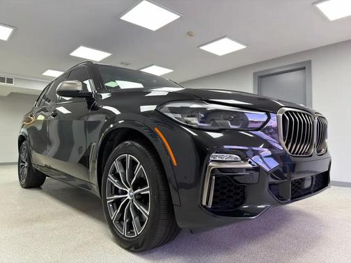 BLACK 2020 BMW X5 M50i