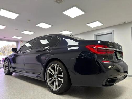 BLACK 2019 BMW 750 i xDrive