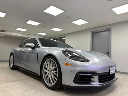2018 Porsche Panamera 4