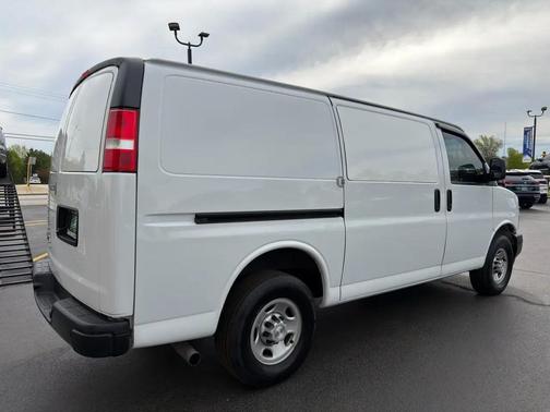 Summit White 2022 Chevrolet Express 2500 LT