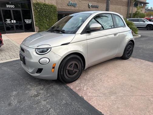 2025 FIAT 500e Giorgio Armani FWD
