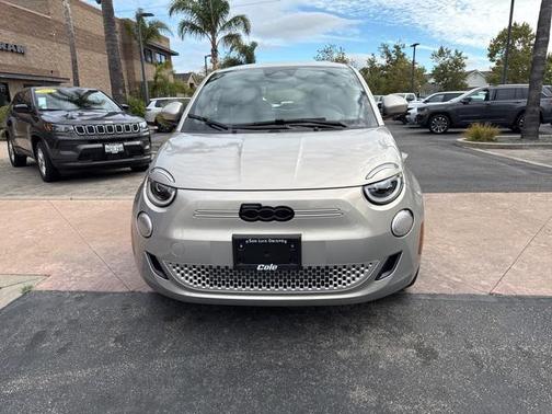 2025 FIAT 500e Giorgio Armani FWD