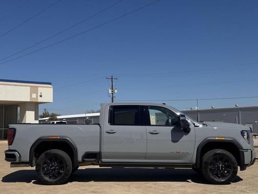 2024 GMC Sierra 2500 AT4