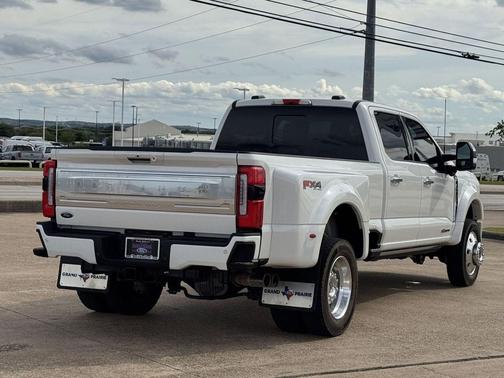 White Metallic 2024 Ford F-450 Platinum