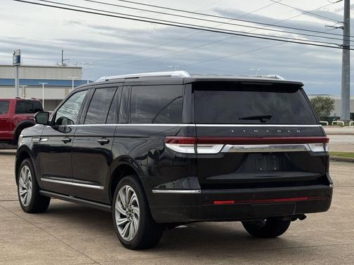 Black Metallic 2022 Lincoln Navigator Reserve