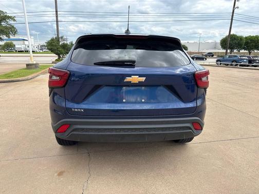 Blue Glow Metallic 2024 Chevrolet Trax LS
