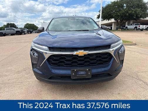 Blue Glow Metallic 2024 Chevrolet Trax LS