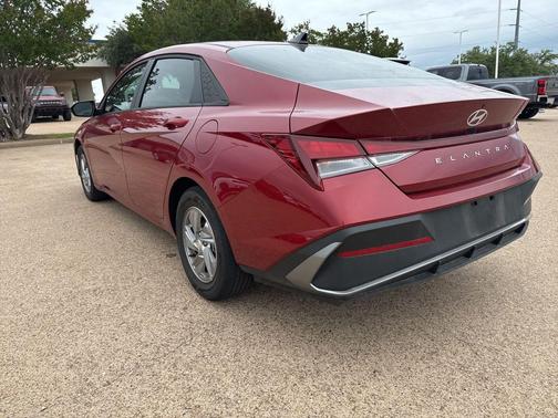 Ultimate Red 2025 Hyundai ELANTRA SE